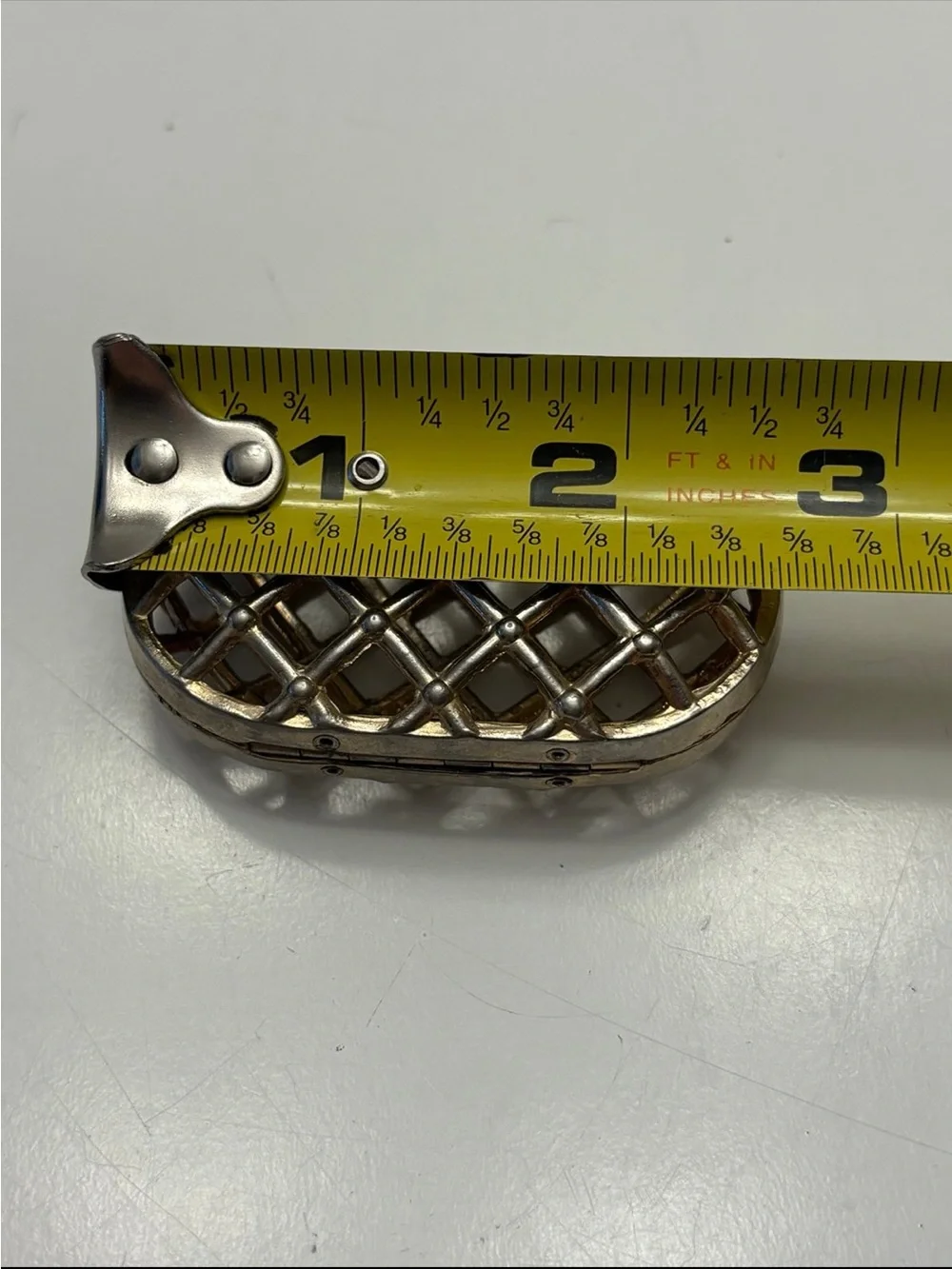vintage metal cage or lattice-design mini coin clutch